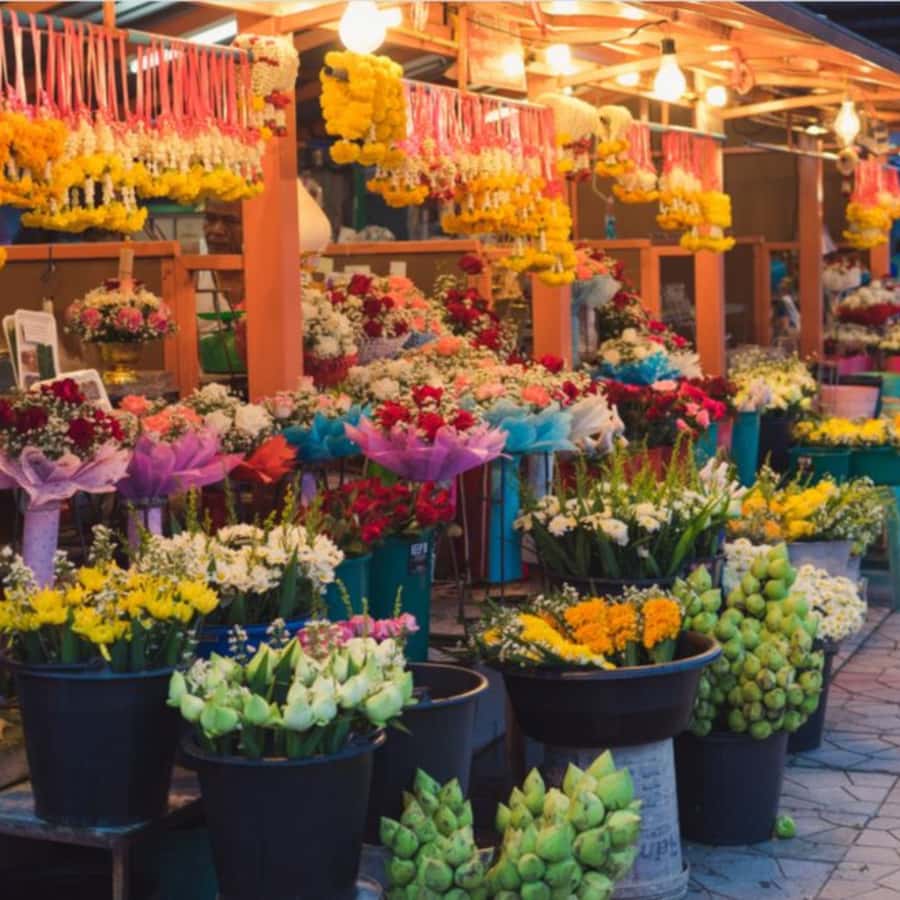 Bangkok Night Tuk Tuk: Private Tour of Markets & Landmarks - Pickup, comfort, and practical limits