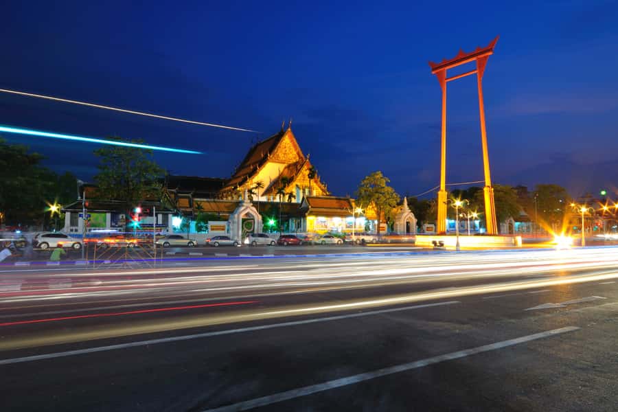 Bangkok Night Tuk Tuk: Private Tour of Markets & Landmarks - Eating through Yaowarat’s evening streets