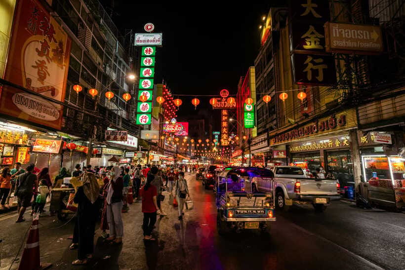 Bangkok: Private Tuk-Tuk Night Tour, River Boat & Eats - A tuk-tuk ride through Bangkok’s historic center