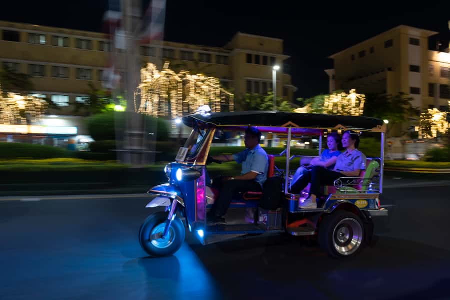 Bangkok Street Food and Night Lights by Tuk Tuk - Pad See Ew at a long-running local eatery