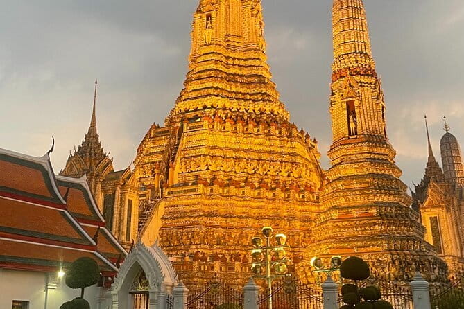Bangkok : Sunset Food tour by Tuk Tuk boat with big Buddha view - Meeting at Phra Sumen Fort at 6:00 p.m.