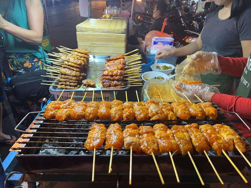 Bangkok Tuk-Tuk by Night with Chinatown Street Food Meal - Wat Arun after sunset