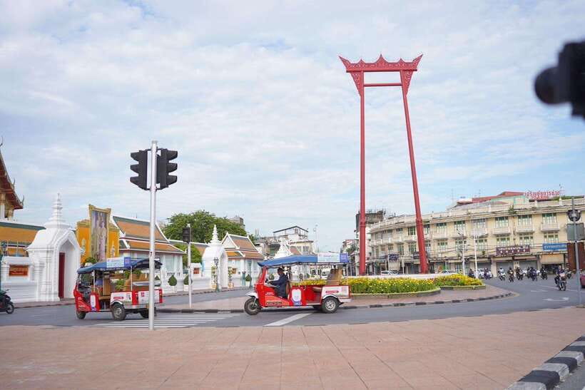 Bangkok: Tuk Tuk Day Pass App & Boat Chao Phraya River - Silom and Sathorn: towers, parks, and riverside stops