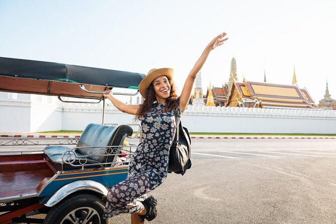 Bangkok Tuk Tuk Tour - Hotel-pickup & Dinner - Passing Bangkok’s illuminated landmarks
