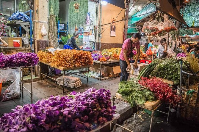 Bangkok Tuk Tuk Tour - Hotel-pickup & Dinner - Eating through Chinatown and Yaowarat