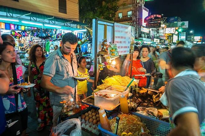 Bangkok Tuk Tuk Tour - Hotel-pickup & Dinner - Walking through Pak Khlong Talat flower market