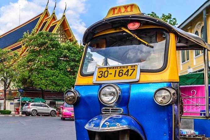 Bangkok Tuk Tuk Tour - Hotel-pickup & Dinner - Climbing the 344 steps at Wat Saket