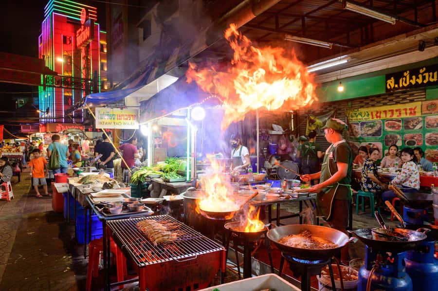 Bangkok: TUK TUK Tour Night Life Private with Hotel Pick Up - Khao San Road brings the first jolt