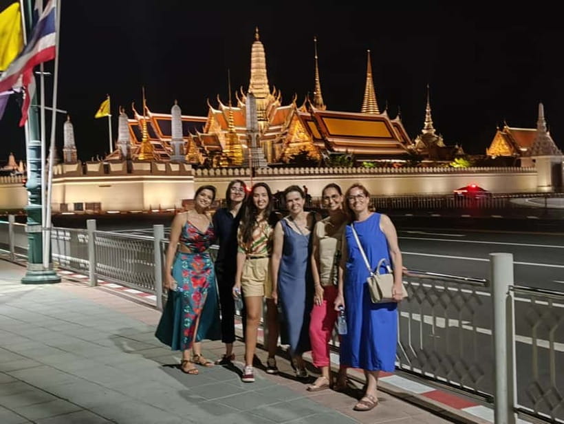 Bangkok Tuk Tuk Tour with Hotel Pick up and Dinner - Chinatown brings food and movement together