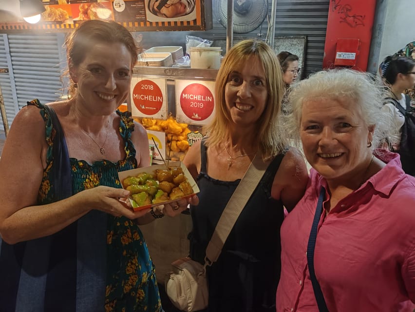 Bangkok Tuk Tuk Tour with Hotel Pick up and Dinner - Temple of Dawn and the evening view of Bangkok