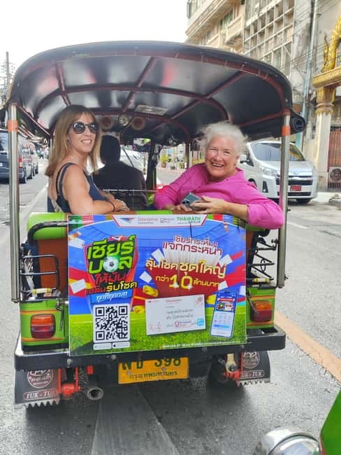Bangkok Tuk Tuk Tour with Hotel Pick up and Dinner - Khao San Road for a change of pace