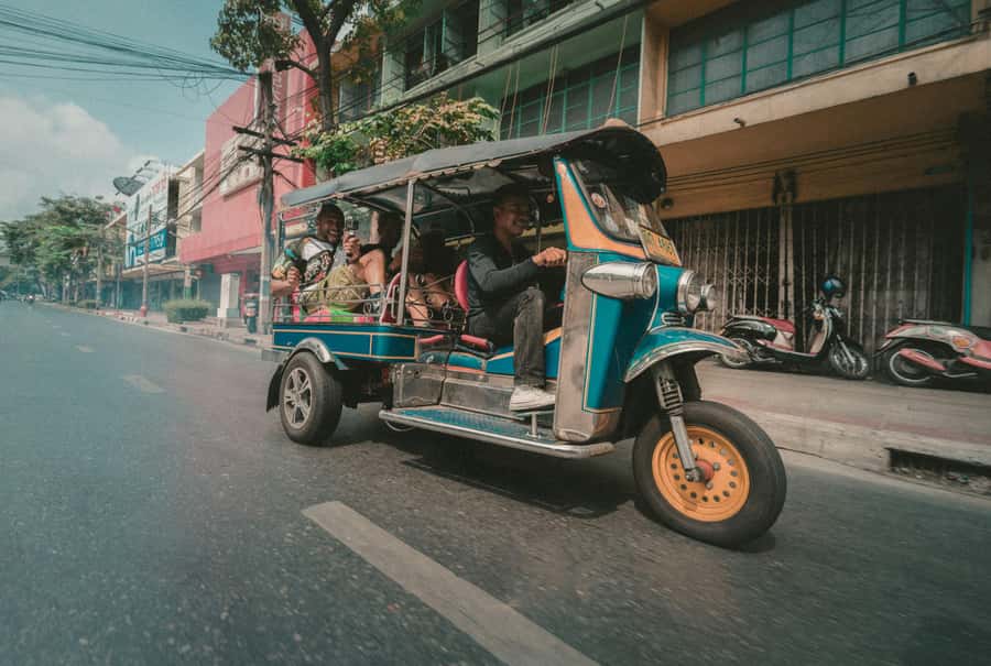 Bangkok: Tuk Tuk Tour - From the Grand Palace to Bangkok’s old civic center