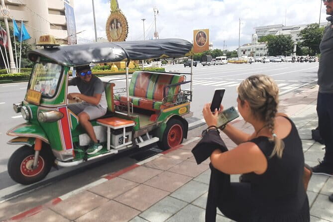 Bangkok TUK TUK Twilight Cultures Market and Food Taste - What makes this Bangkok tuk tuk tour worth considering