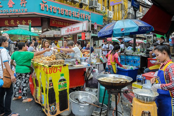 Bangkok Tuk Tuk Walk & Temple Tour With Wat Pho, Arun & Traimit - Wat Traimit and the 5.5-ton golden Buddha