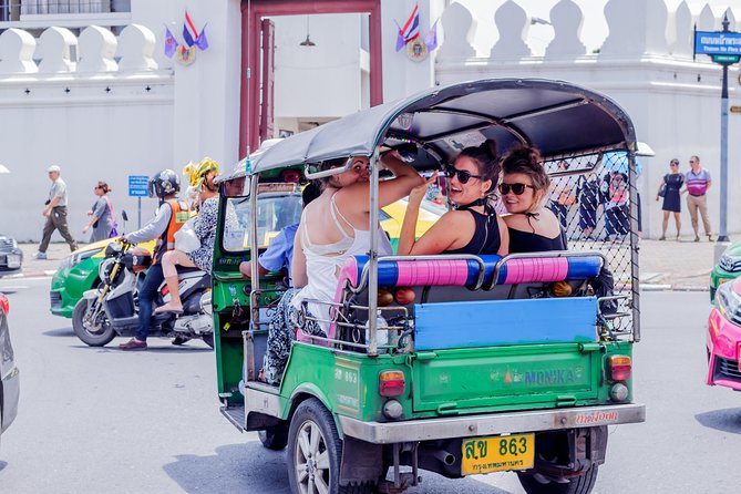Bangkok Tuk Tuk Walk & Temple Tour With Wat Pho, Arun & Traimit - Timing, walking, and comfort