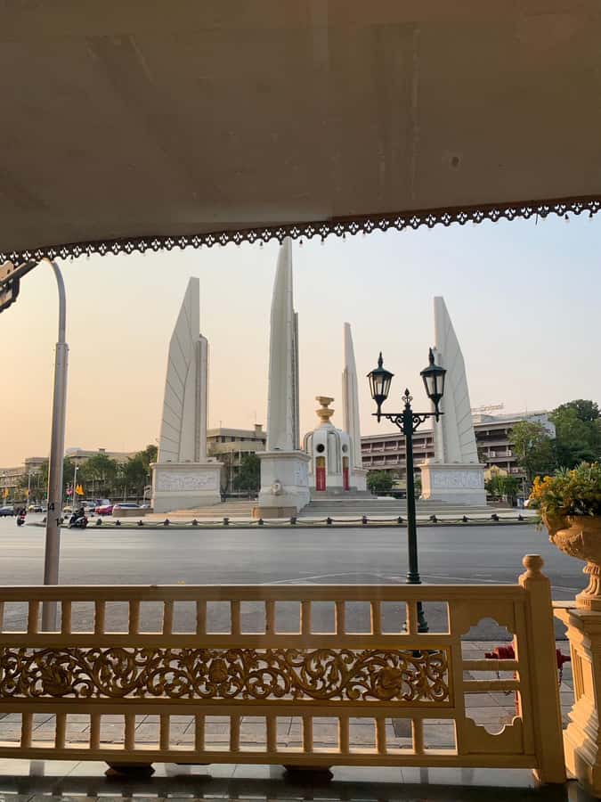 Bangkok: Vegetarian Food Tour with Tuk Tuk Ride - Meeting at Hua Lamphong and entering Chinatown