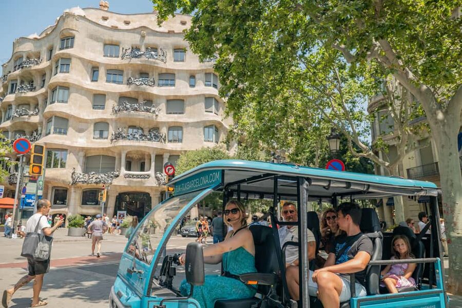 Barcelona: 2h Premium Private Tuk-Tuk Tour - Five smart reasons to consider this Barcelona ride