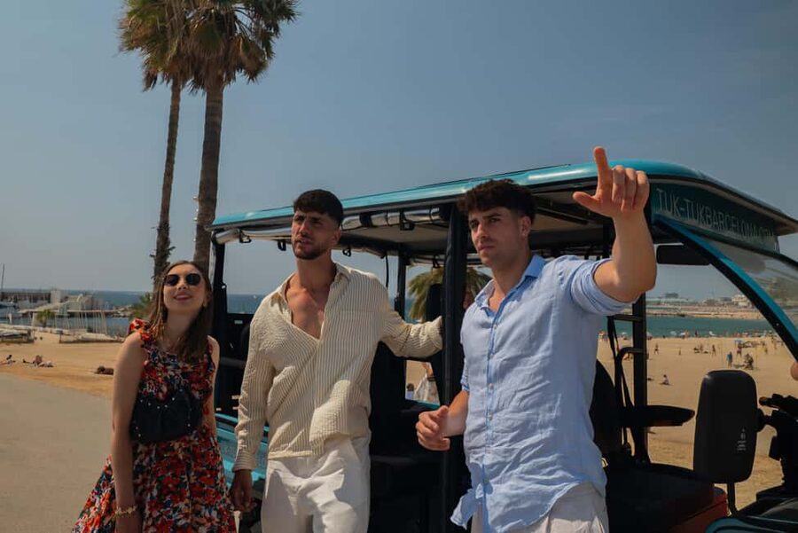 Barcelona: 2h Premium Private Tuk-Tuk Tour - What the private format changes