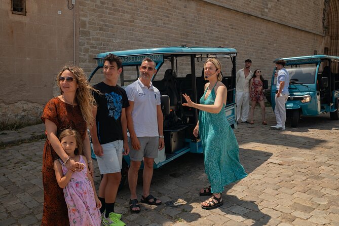 Barcelona: City Highlights Private Tuk-Tuk Tour - La Monumental and the first look at Barcelona