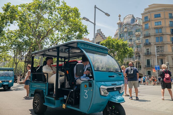 Barcelona: City Highlights Private Tuk-Tuk Tour - Casa de les Punxes and Barcelona’s Modernist face