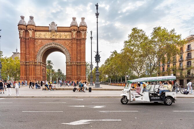 Barcelona Expert Tour with Local Guide in Eco Tuk Tuk Private - Old Port, Barceloneta, and the Olympic waterfront