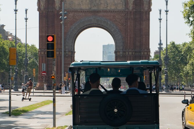 Barcelona Panoramic Private Tuk Tuk Tour - Gaudí’s Sagrada Família and Casa Milà
