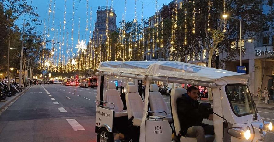 Barcelona: Private Christmas Lights Tour by Eco Tuk Tuk - What makes this Christmas tuk tuk tour worth considering