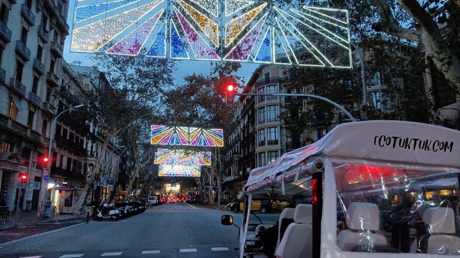 Barcelona: Private Christmas Lights Tour by Eco Tuk Tuk - Electric transport, winter comfort, and realistic expectations