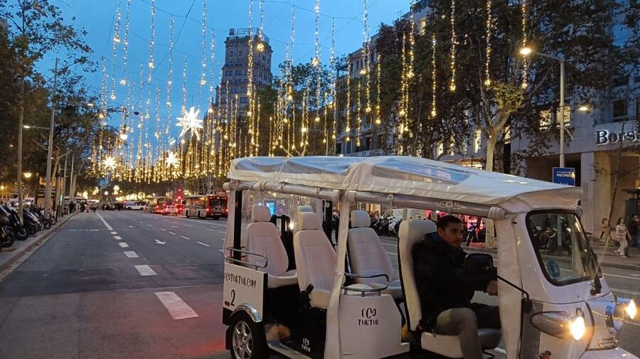 Barcelona: Private Christmas Lights Tour by Eco Tuk Tuk - The first stretch along Passeig de Sant Joan
