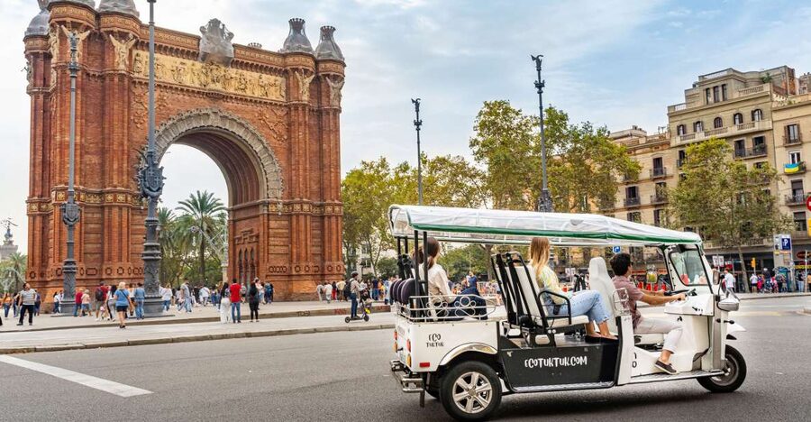 Barcelona: Private City Tour by Eco Tuk Tuk - Key points to know before booking