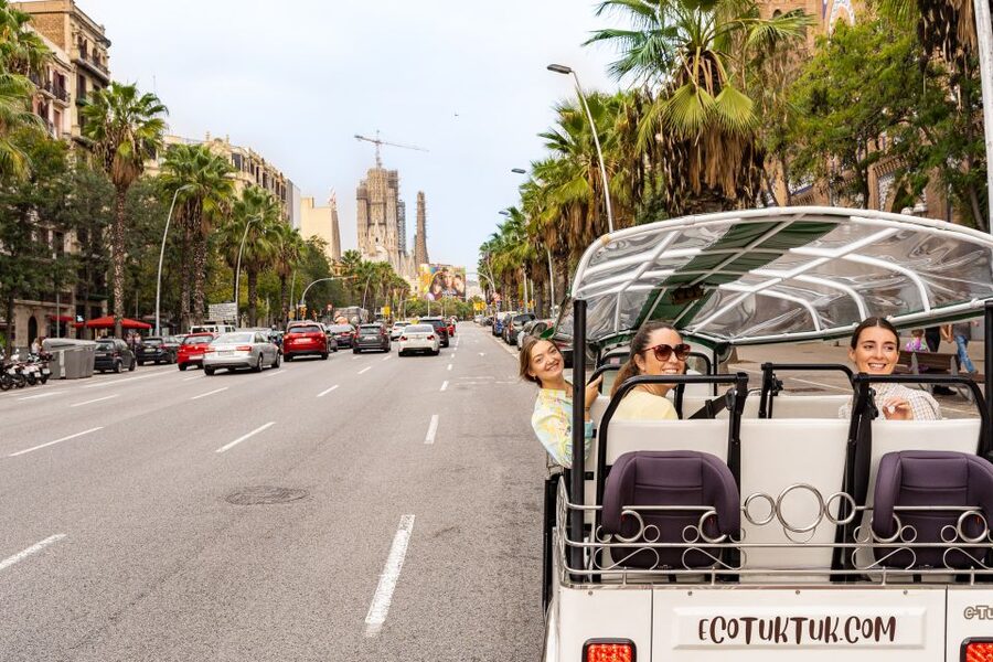Barcelona: Private City Tour by Eco Tuk Tuk - Starting near Plaça de Catalunya