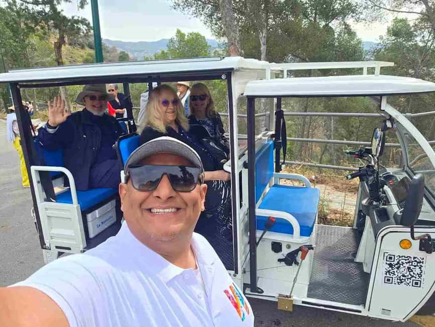 Barcelona: Tour by electric tuk tuk - Casa Milà, La Pedrera, and Casa Batlló