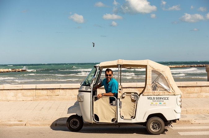 Bari Tuk Tuk tour along the coast - Lungomare and the Murat district