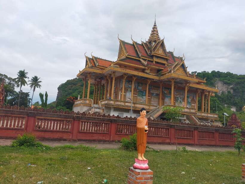 Battambang: Tuk-Tuk, Bamboo Train, Killing/Bat Caves, Sunset - Battambang by tuk-tuk: markets, buildings, and local stories
