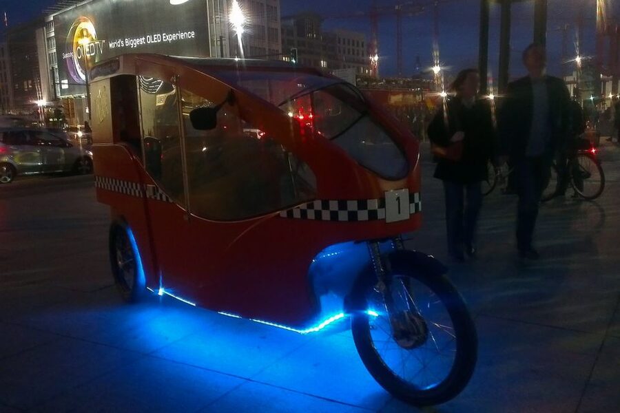 Berlin Express: Private 1-Hour E-Rickshaw Ride - Space for children, luggage, and wheelchairs