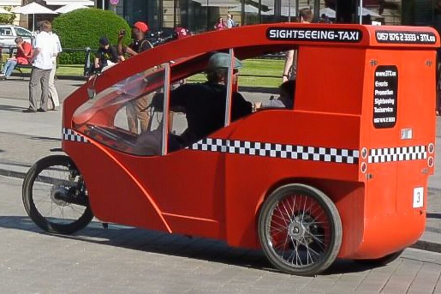 Berlin Express: Private 1-Hour E-Rickshaw Ride - Booking details that matter