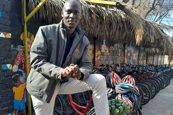 Bicycle or Tuk Tuk Soweto Guided Experience - Lunch at the backpacker lodge