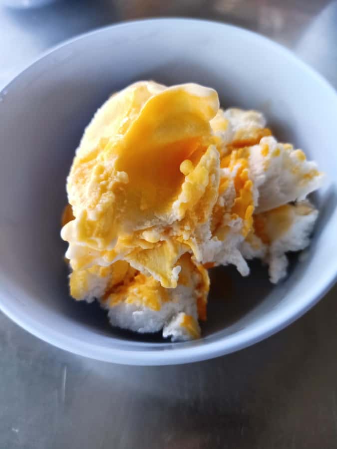 BKK’s Ultimate Food & Canal Tour "Tuk-Tuk Temples & Tastes" - The food stops: from banana snacks to smoky Pad Thai