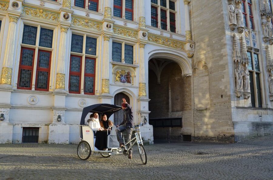 Bruges: Guided Rickshaw Tour - Photo Stops and Local Advice