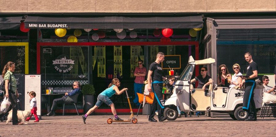 Budapest: Private City Tuk-Tuk Tour & Boat Cruise - Gellért Baths, Liberty Bridge, and the south bank