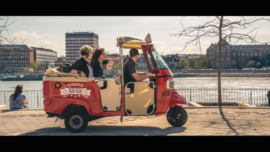 Budapest: Scenic Tuk Tuk Tour - Starting downtown and getting your bearings