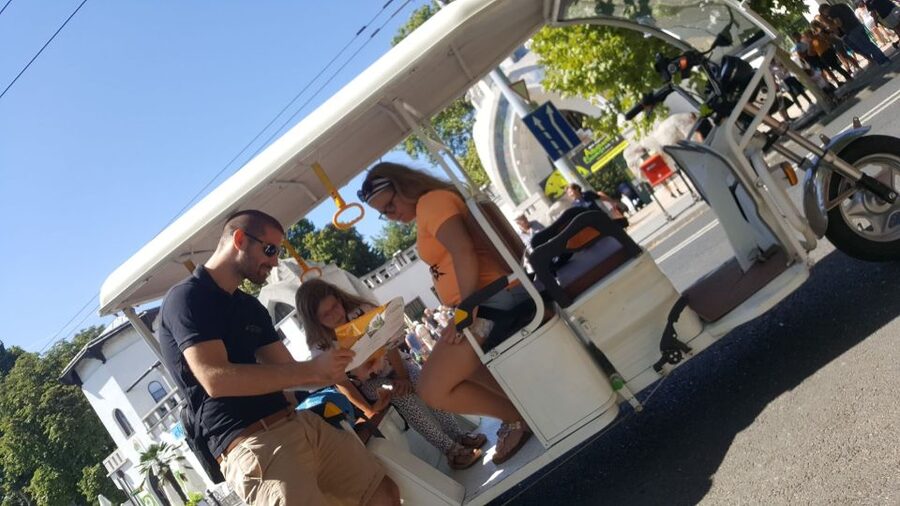 Budapest: Sightseeing Tour by Electric Tuktuk - Across the river to Rudas Thermal Bath and Gellért