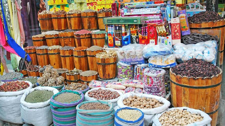 Cairo: Local Market Guided Tour with Tuk-tuk Ride & Lunch - Koshari lunch at a local restaurant