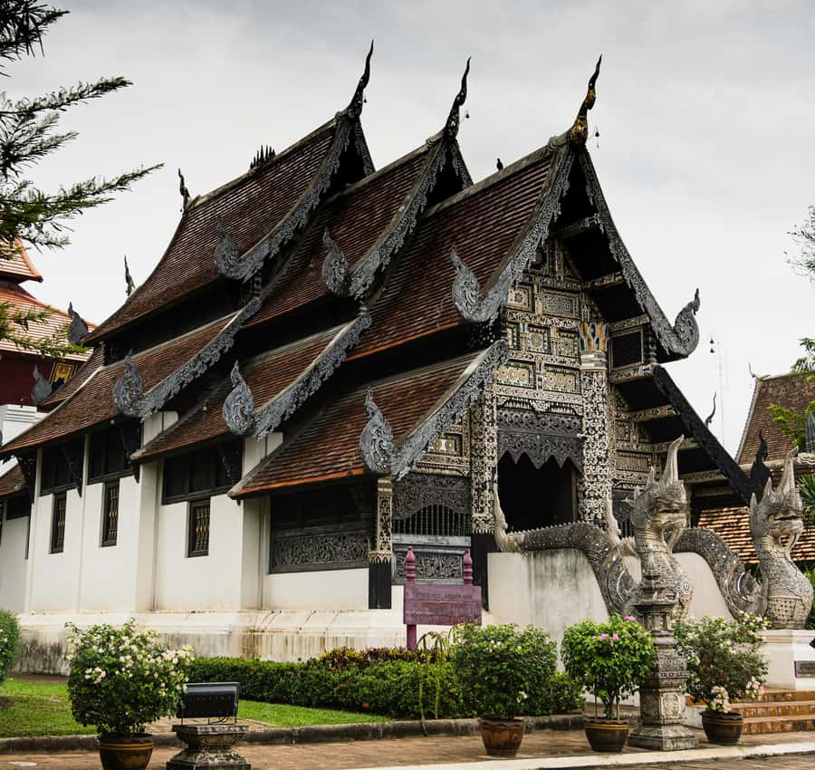 Chiang Mai Light: Tuk Tuk Night Tour with Temples & Markets - Why an evening tuk-tuk ride works in Chiang Mai
