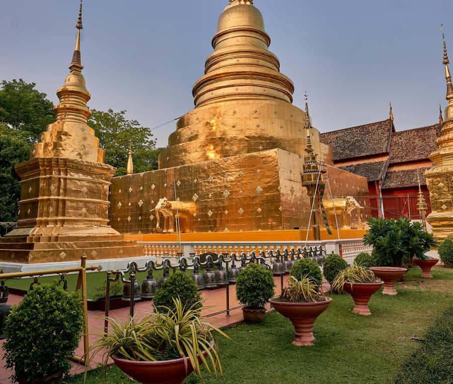 Chiang Mai Light: Tuk Tuk Night Tour with Temples & Markets - Wat Phra Singh and Chiang Mai’s religious character