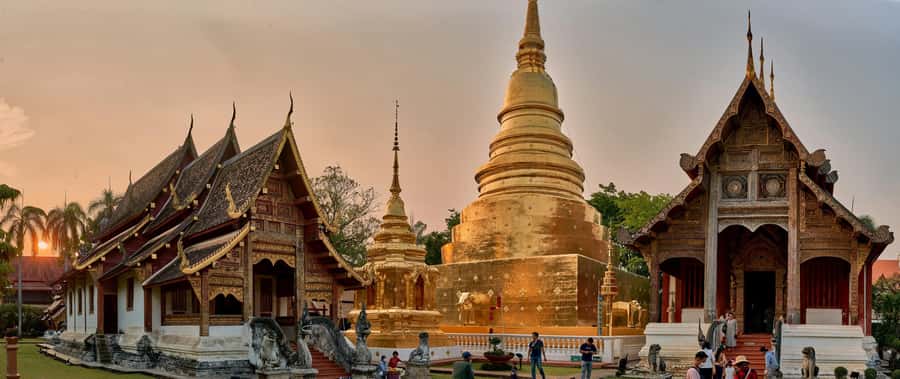 Chiang Mai Light: Tuk Tuk Night Tour with Temples & Markets - Tha Phae Gate connects old city and night life