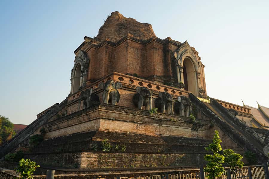 Chiang Mai Light: Tuk Tuk Night Tour with Temples & Markets - Wat Chedi Luang after dark