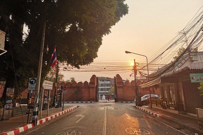 Chiang Mai Private Tuk Tuk Tour Half Day Old City Adventure - Wat Sri Suphan and the silverwork