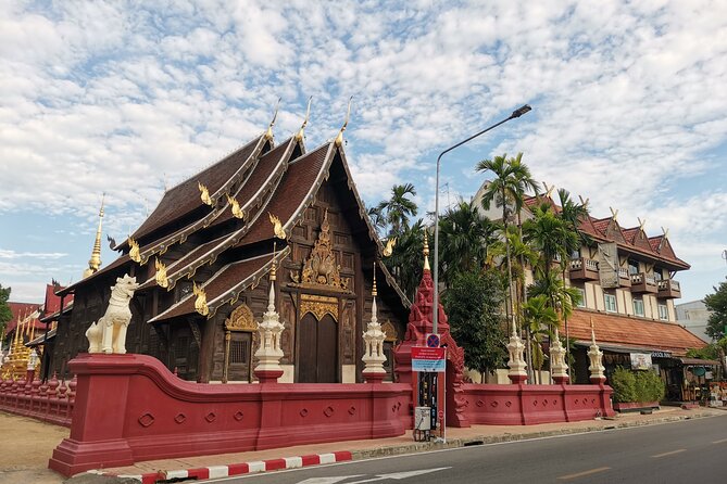 Chiang Mai Private Tuk Tuk Tour Half Day Old City Adventure - Choosing between Mueang Mai and Warorot Market