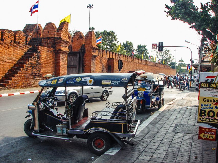 Chiang Mai: Private Tuk Tuk Tour of City Temples With Pickup - Wat Chedi Luang and the story of the Emerald Buddha